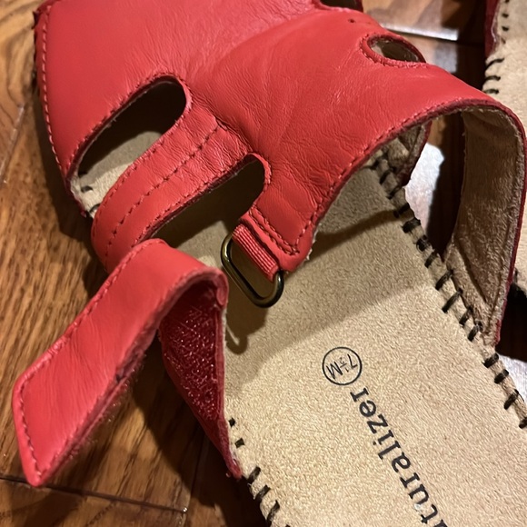 Naturalizer serene women’s red slip on leather sandal size 7.5 M - Picture 9 of 10